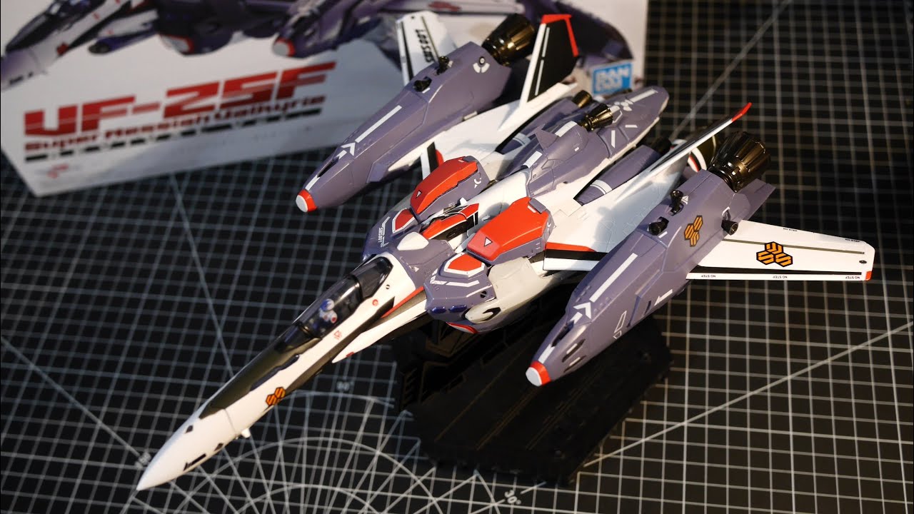 BANDAI VF-25F Super Messiah Valkyrie (Saotome Alto) Revival Ver. - Fighter Mode
