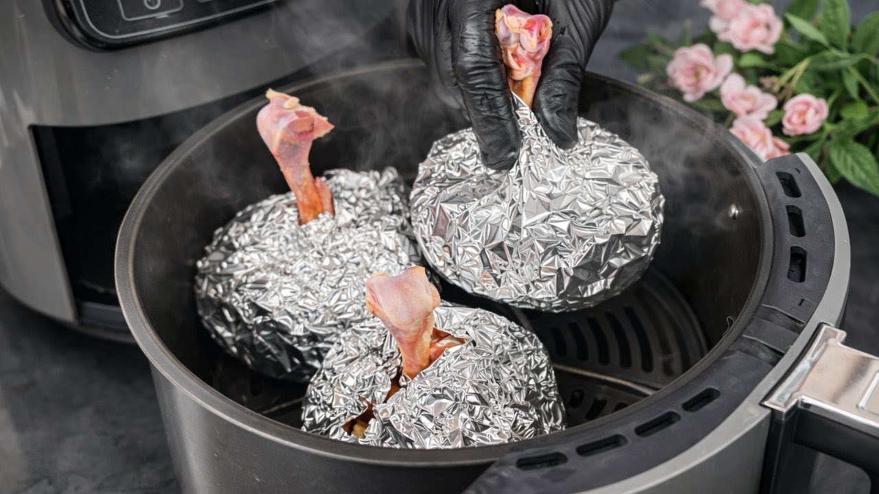 I just wrapped it in foil and put it in the air fryer for 20 minutes! Chicken drumsticks in foil.
