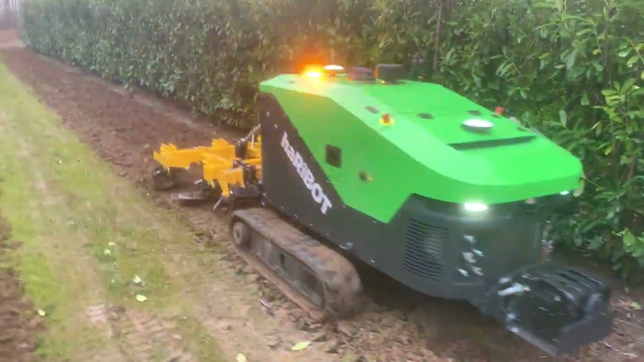 haRiBOT + BUSA rotary weeder = Hungarian power