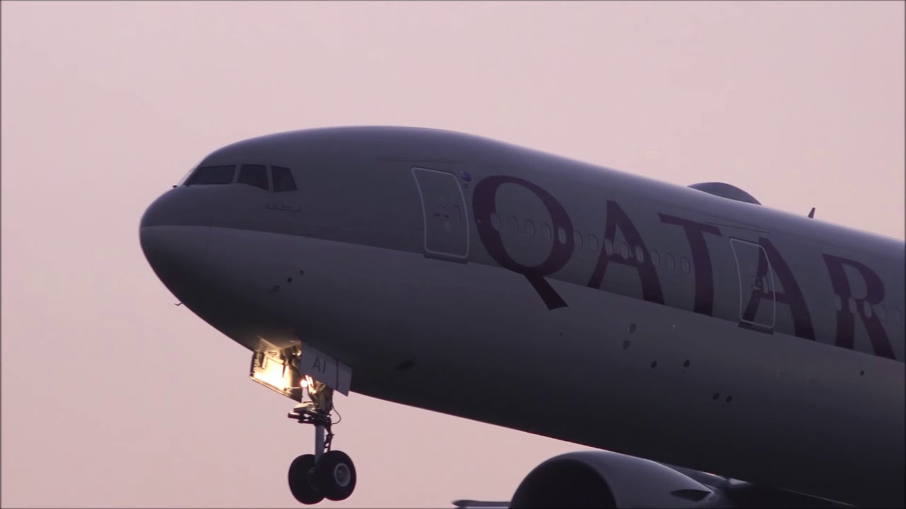 LANDING BOEING 777 - 300 ER QATAR , NARITA INTERNATIONAL AIRPORT