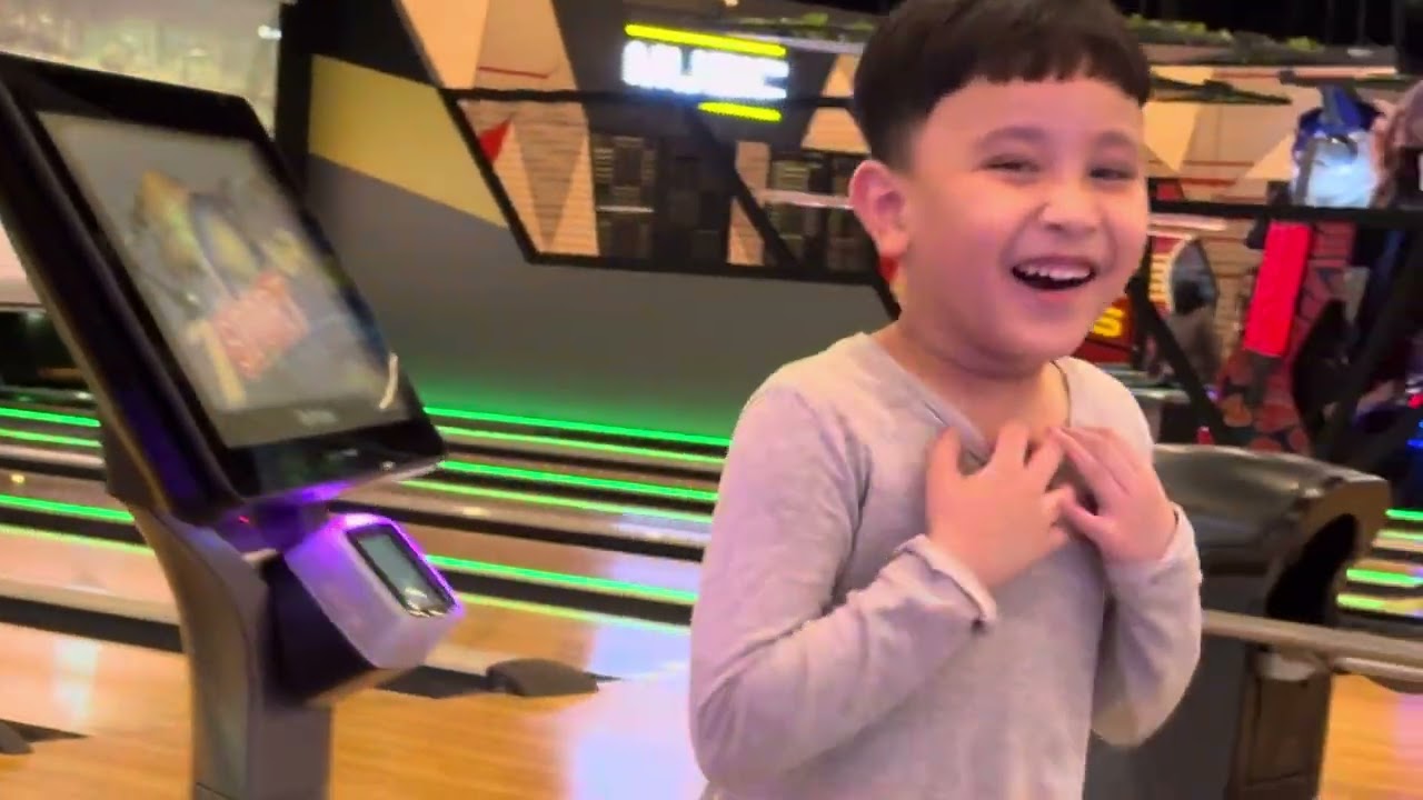 ME VERSUS MY MOM BOWLING FRIENDSHIP MATCH #bowling #bowlingtime #friendship #match