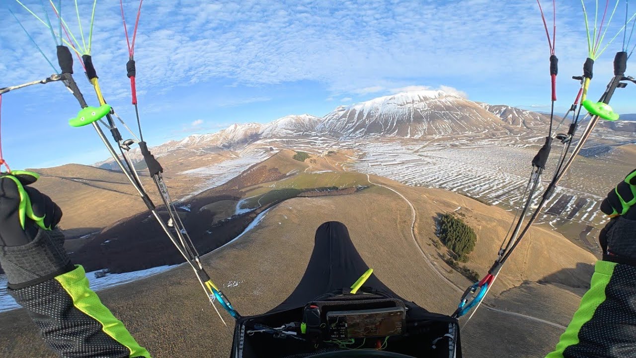 25/12/20 Winter Castelluccio paragliding