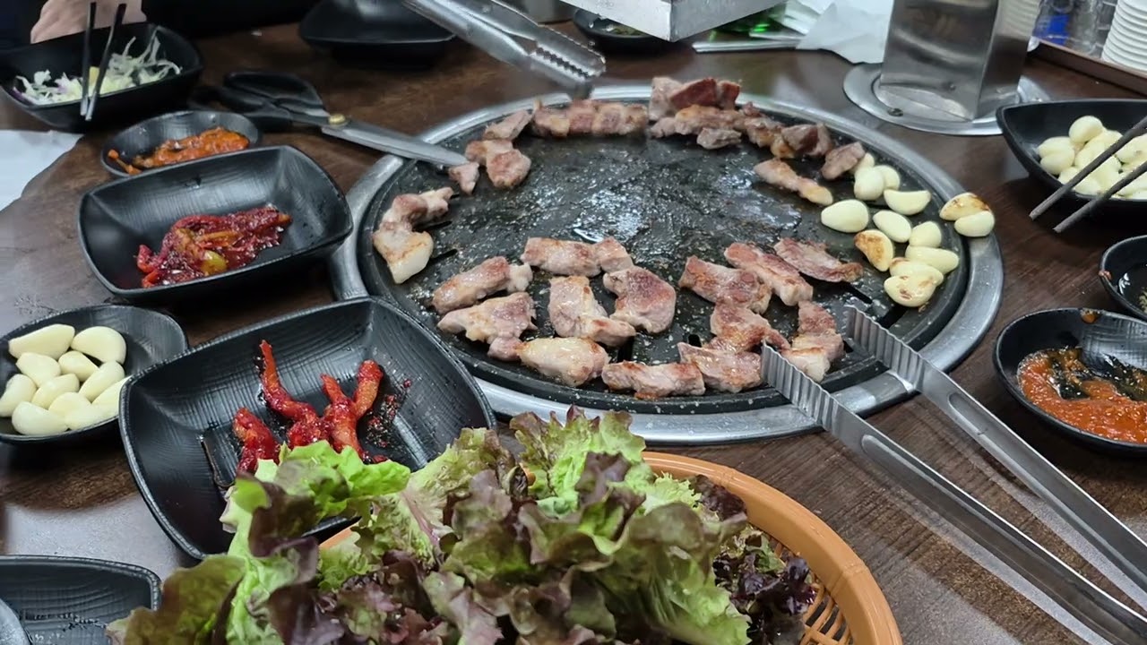 불금에. 한잔하고 있다 
