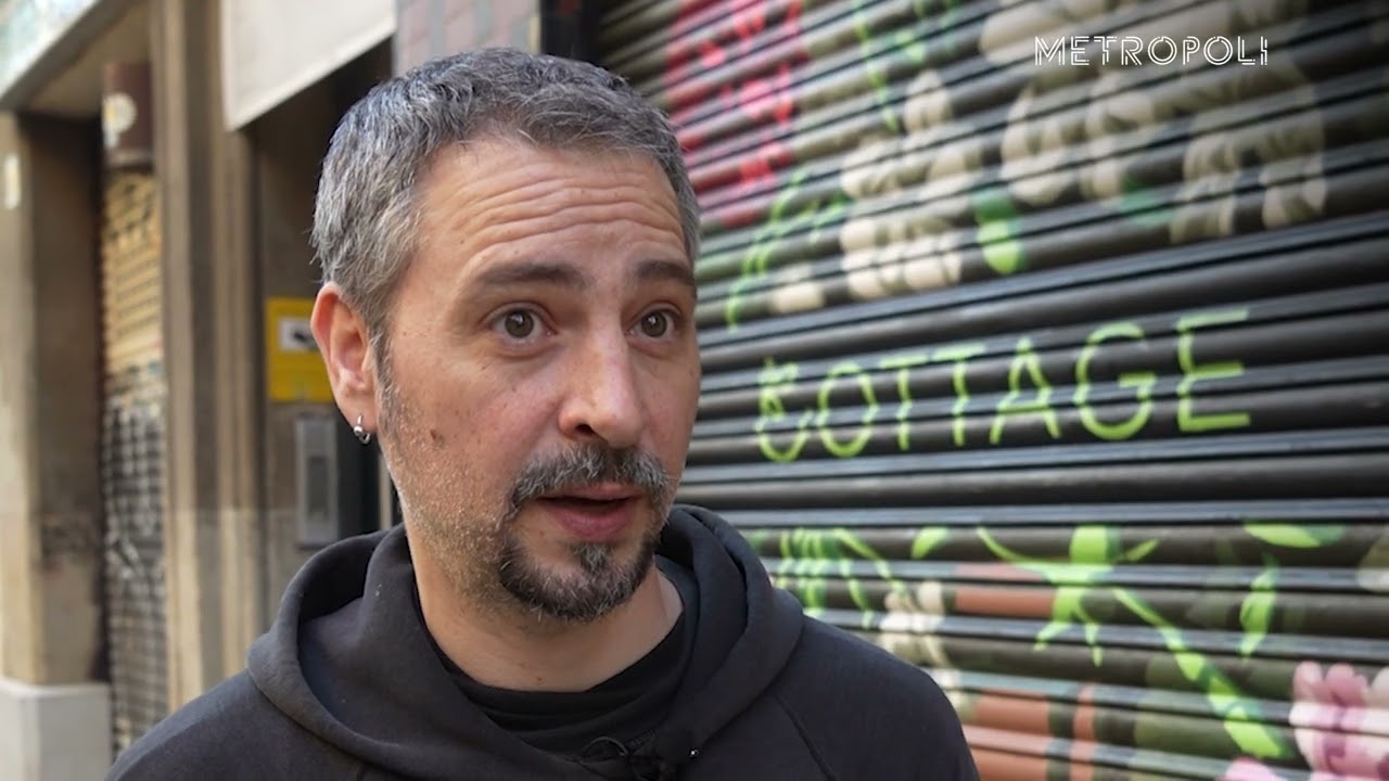 Daniel Thomàs, el artista que decora las persianas de los comercios de barrio en Barcelona