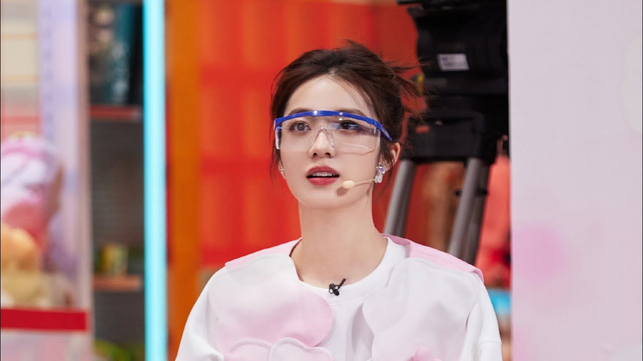 Show Hello Saturday Wan Peng Cut - 