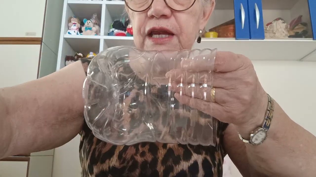 Como reciclar uma garrafa usando barbante em tranças, ficou lindo.