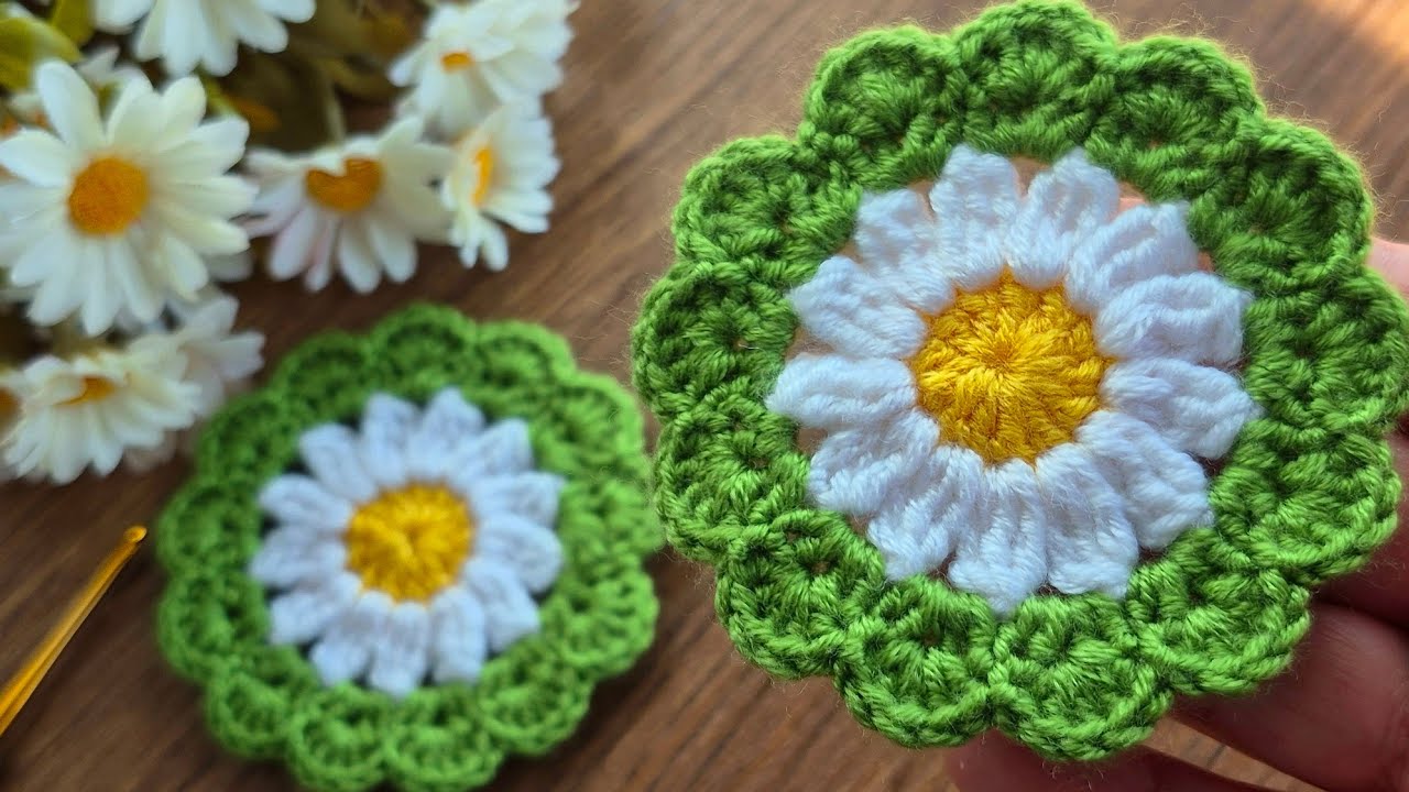 ‼️Super easy and stylish crochet daisy pattern for bag charms, coasters, and keychains 🌼