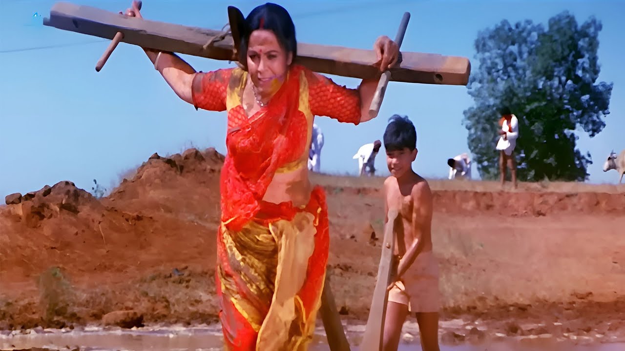 طول عمره متبهدل من صغره وبيطردوه بره البلد لكن بيرجع عشان ينقذ امه من راجل شرير ملخص فيلم هندي