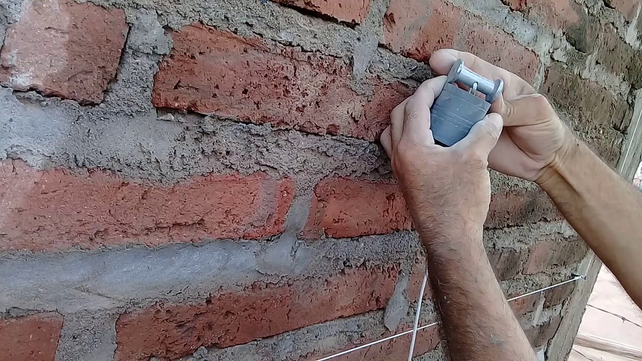 Como utilizar LA PLOMADA Y EL NIVEL DE MANO para enjarrar una pared....