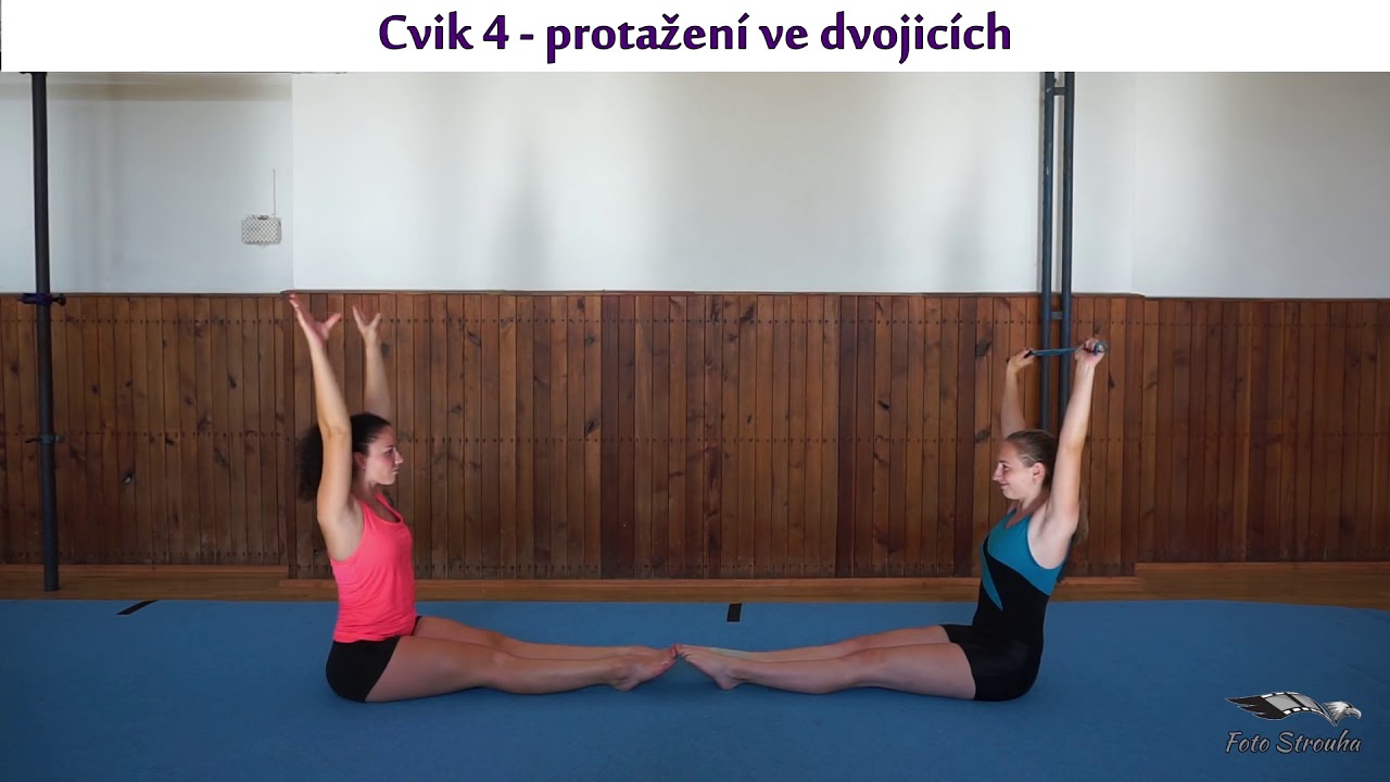 Rozcvička se švihadlem ve dvojicích