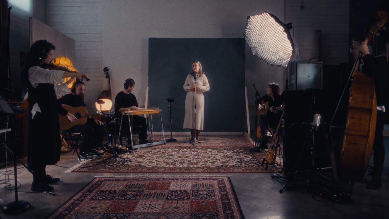 Fia - The One to Leave (Official Music Video)