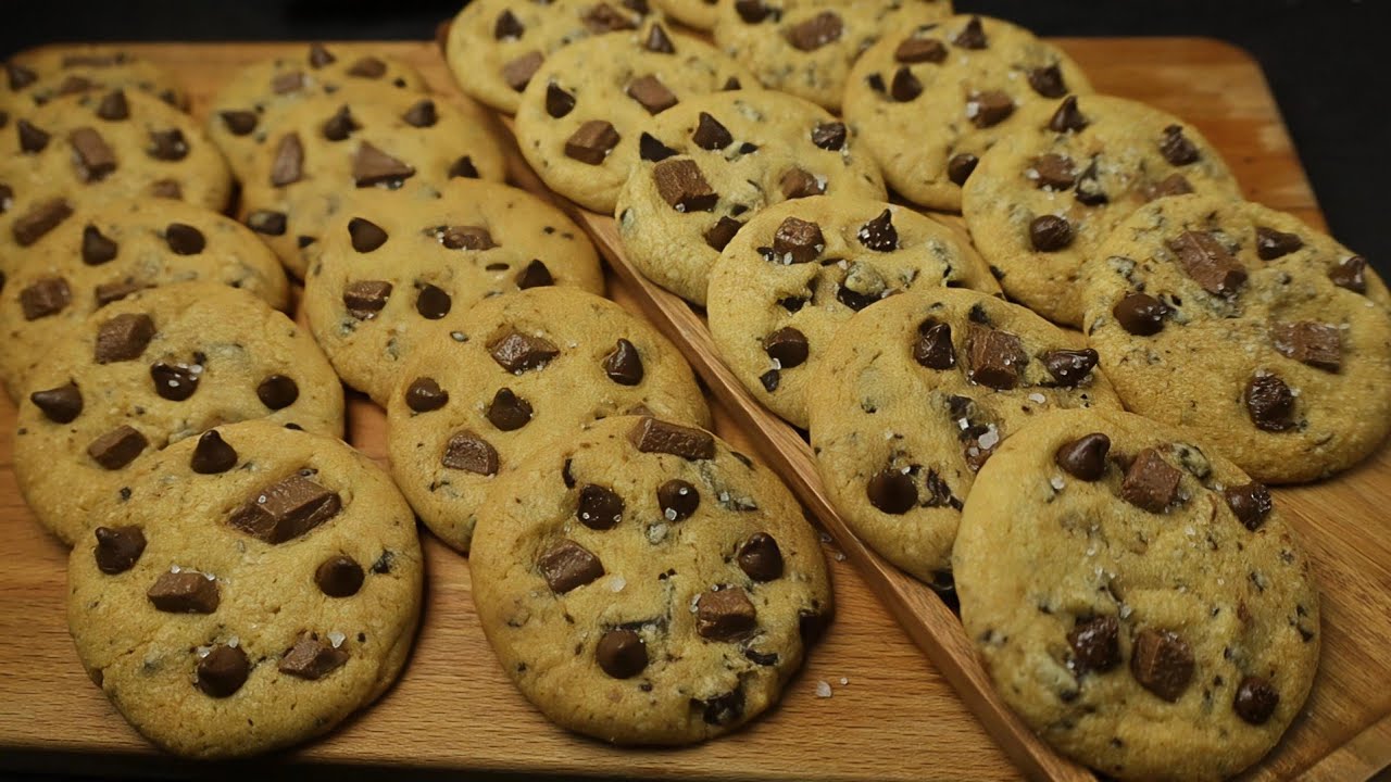 Chocolate Chips Warm Cookies Recipe 