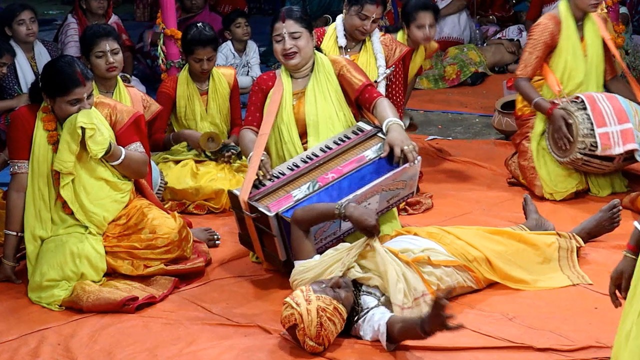 গভীর রাতের কীর্তন শুনে চোখের জলে আসর ভিজালো ভক্তরা