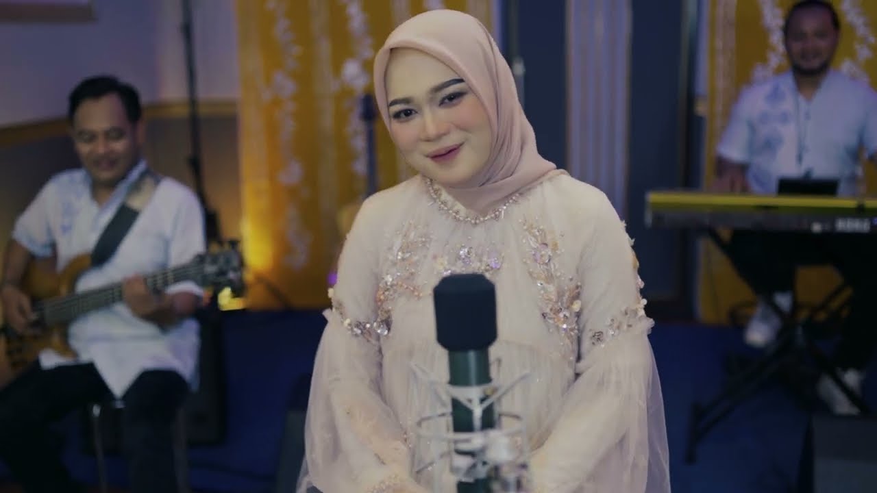 YA ROMADHON - ANISA RAHMAN (Official Live Music Video)