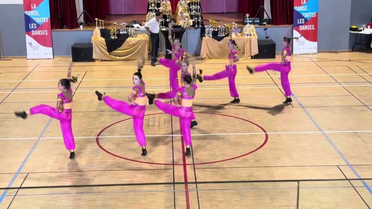 Finale small formation girls