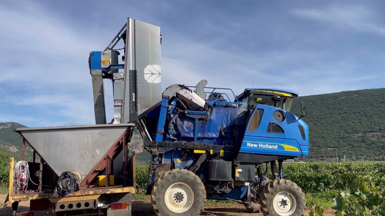 Τρυγητική Μηχανή Αμπέλου / Grape Harvester 🍇