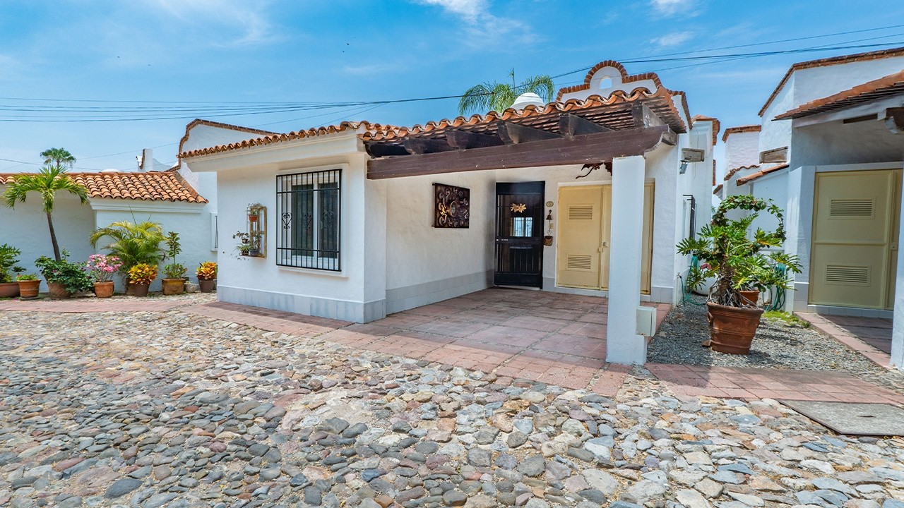 $274,900 Mexican home in central AJIJIC | Lake Chapala