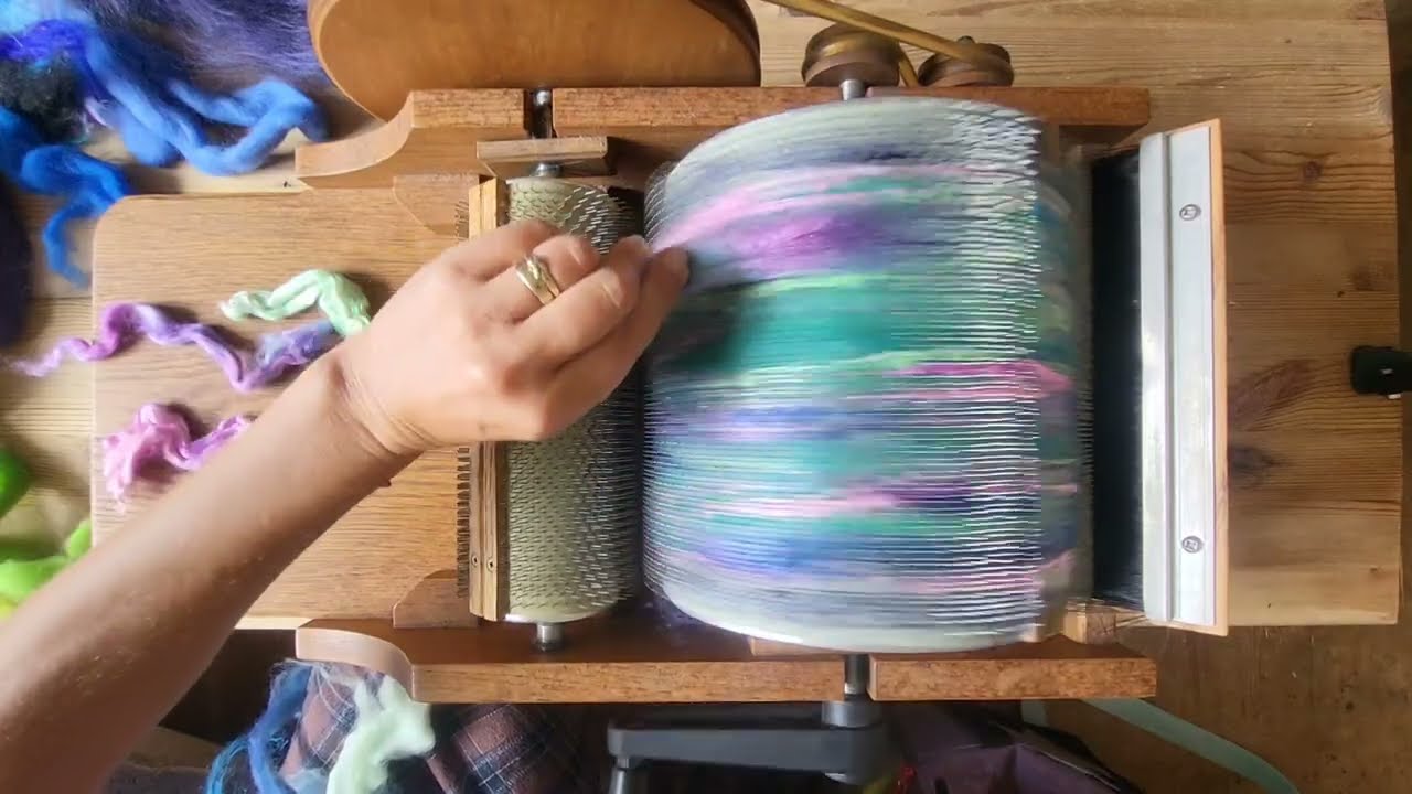 BLENDING and DIZZING for a TWEED ROVING #tweed #drumcarding