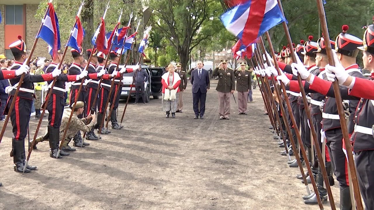 Imágenes del presidente Yamandú Orsi en el Comando General del Ejército