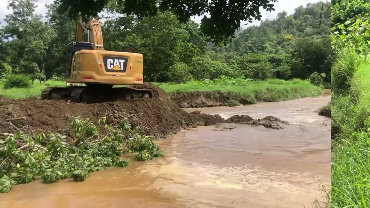 Excavadora CAT-320 mantenimiento de Ríos o cañadas.