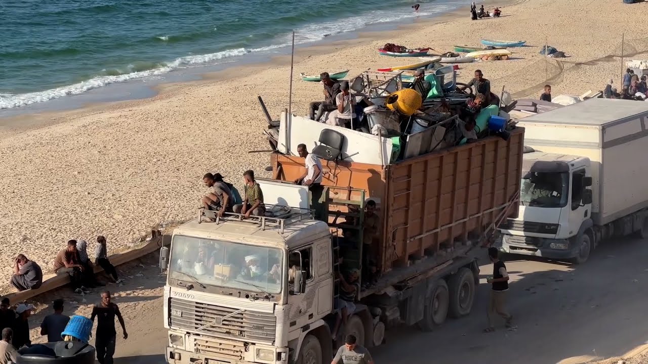 عائلات فلسطينية تستمر بالنزوح إلى الجنوب بعد تكثيف القصف الإسرائيلي على مدينة غزة