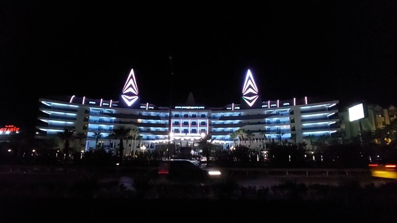 Hotel Delphin Botanik Platinum Alanya (Lichterfassade)