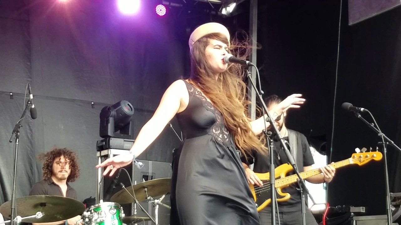 Kat Wright at Waking Windows 2017 Feeling Strong