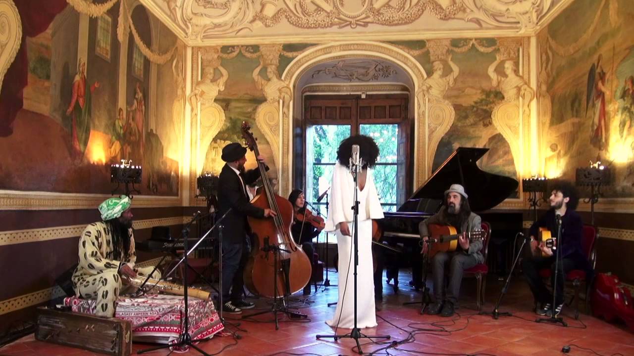La Negra - La que nunca ( directo Palacio de Viana)