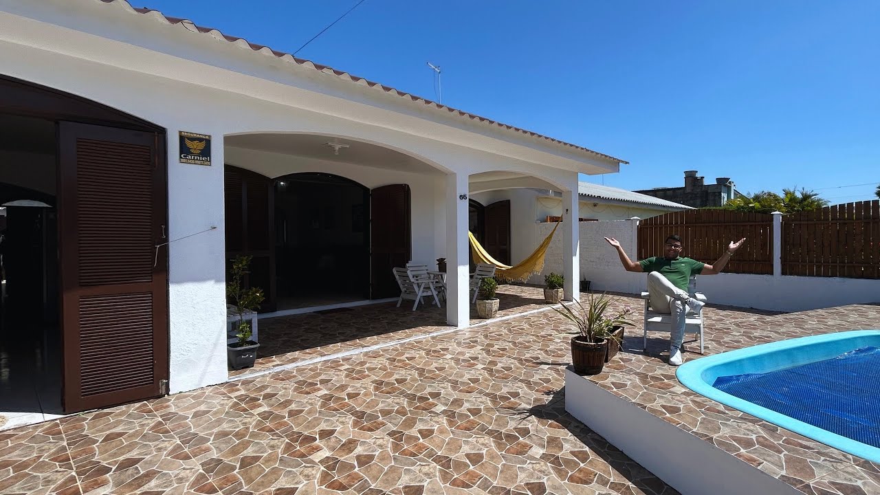 CLIQUE AQUI E VEJA - CASA COM PISCINA À VENDA NO CENTRO DE CIDREIRA-RS. #beach #fyp #brasil #news