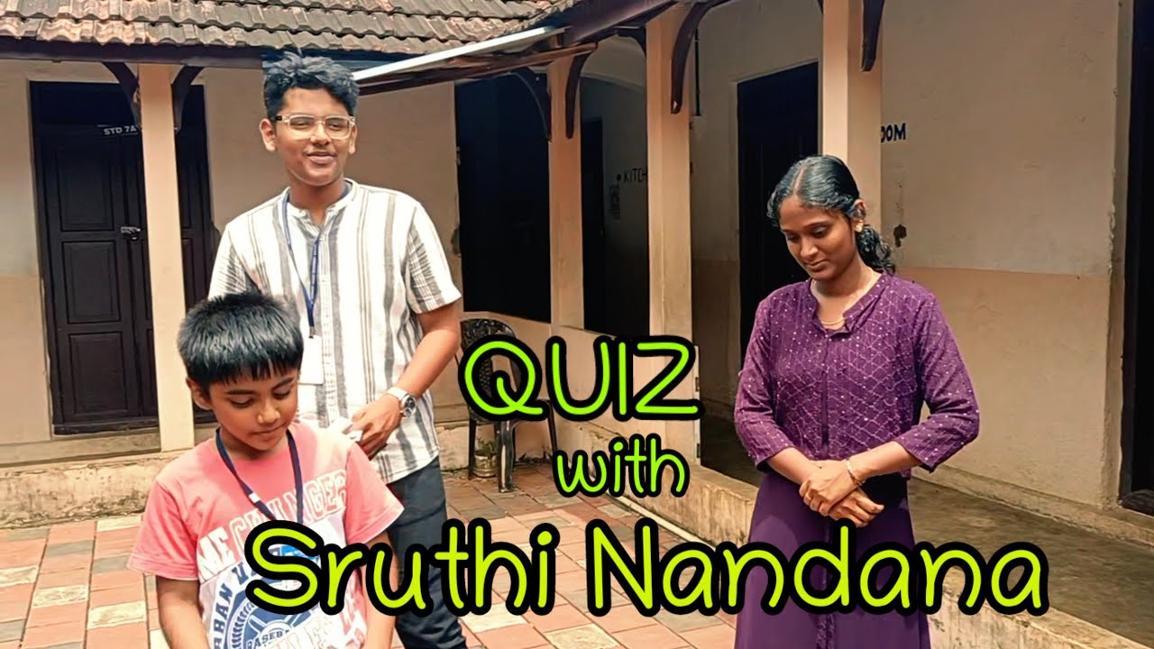 CH പ്രതിഭ ക്വിസ് 2024 ഹയർസെക്കൻഡറി വിഭാഗം കോട്ടയം ജില്ലാ വിജയി ശ്രുതി നന്ദനയ്ക്കൊപ്പം.