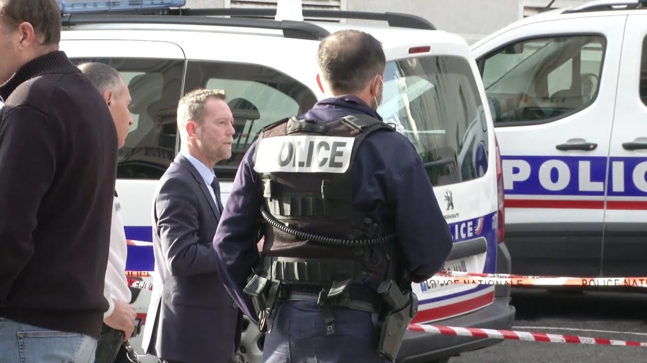 Policial &eacute; alvo de ataque com faca na Fran&ccedil;a | AFP