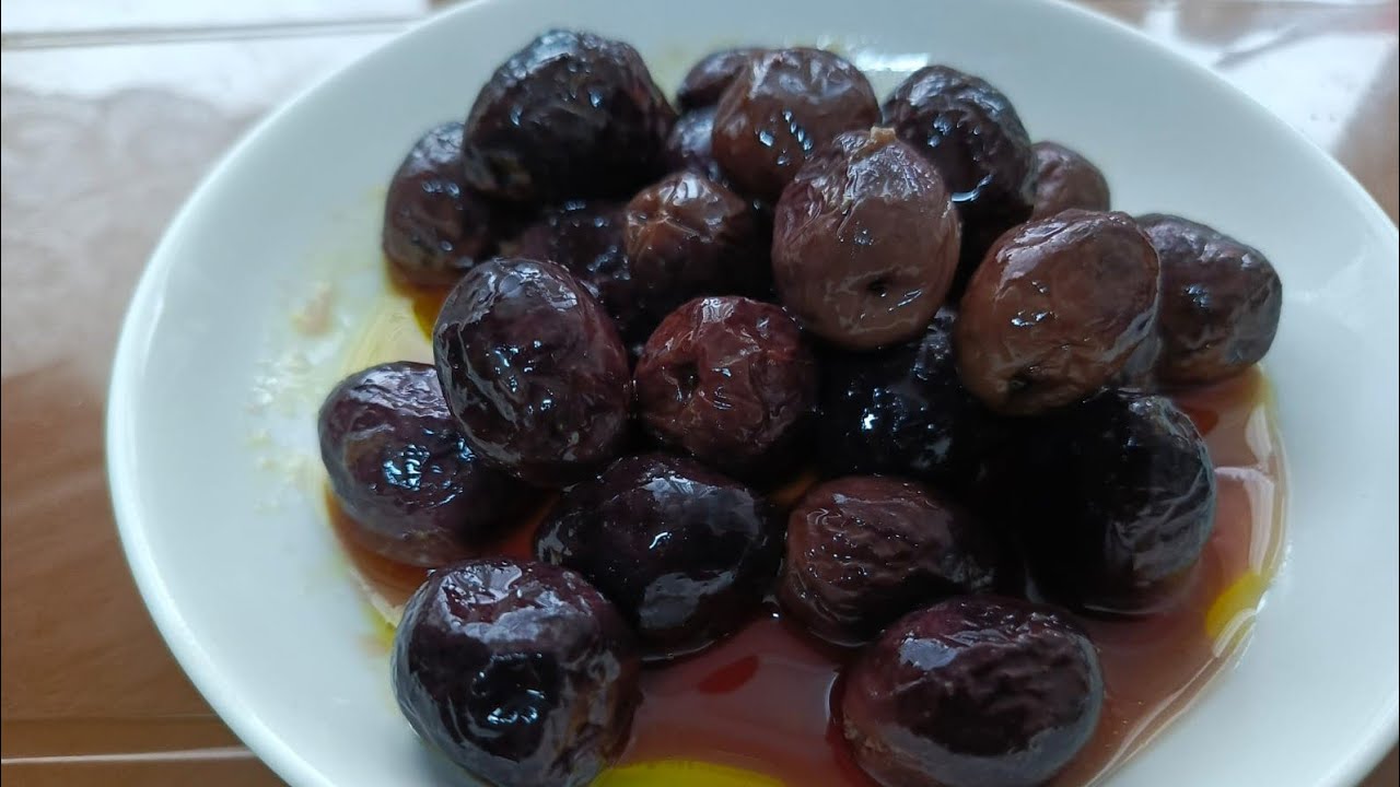 كبس الزيتون الأسود والأخضر 