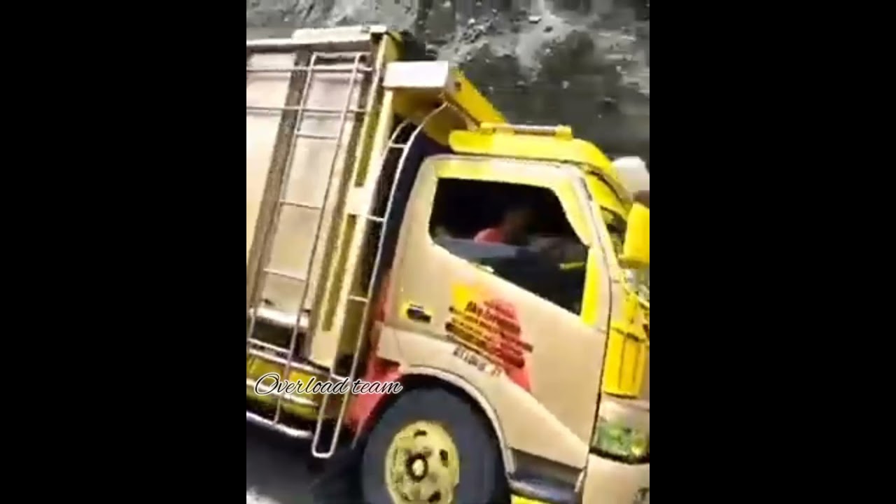 truck pasir merapi | rem BLONG    #overload #glogorkenong #jalurextrim