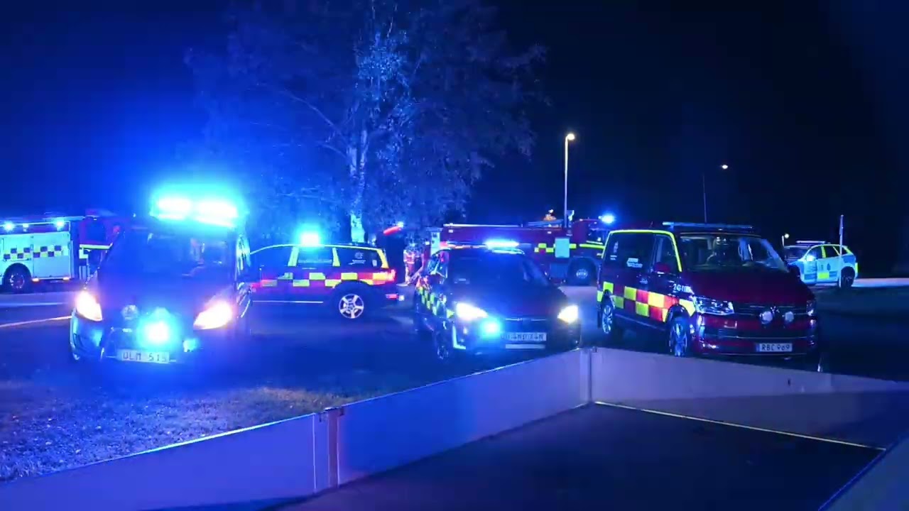 231005 Kraftig brand i flerfamiljshus i Ringarum