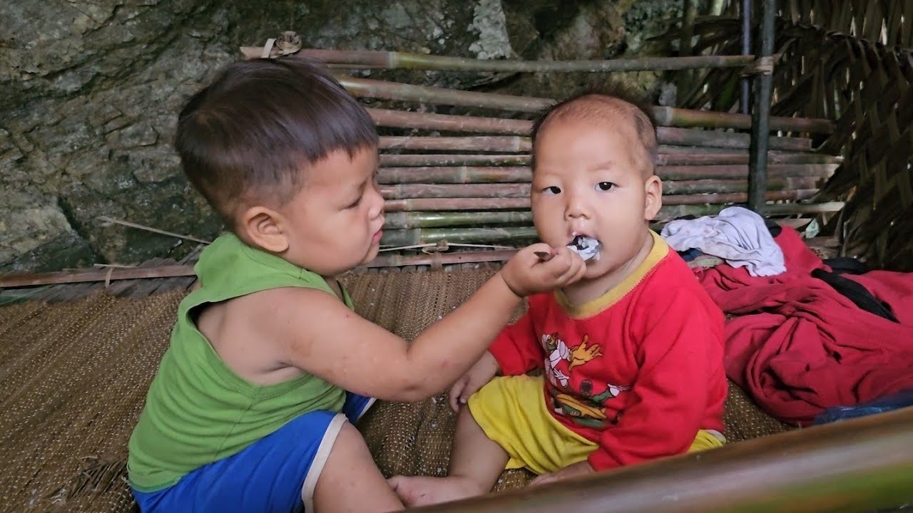 The single mother fainted,leaving her two small children to care for each other in the forest