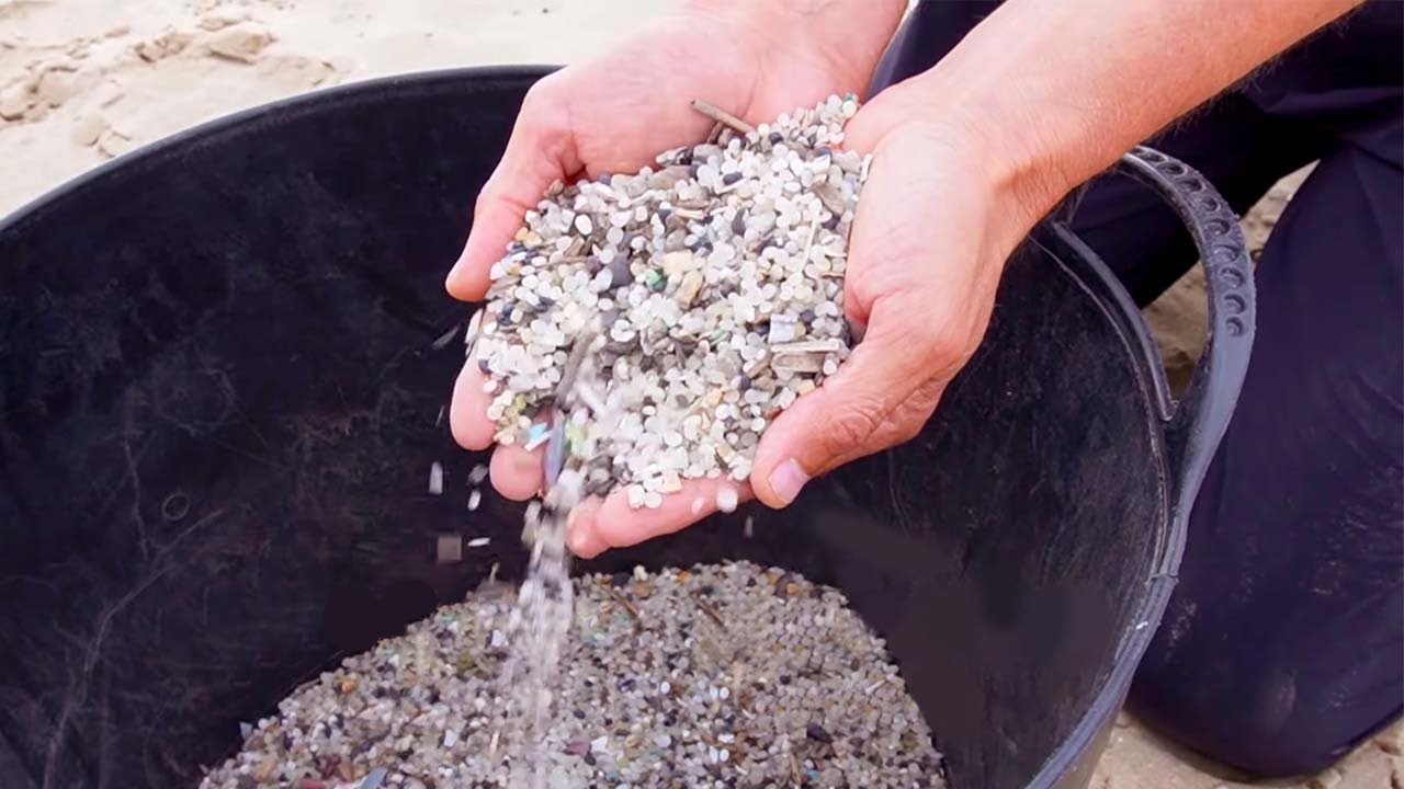 Pellets de plástico. Cómo la industria los vierte al medio ambiente