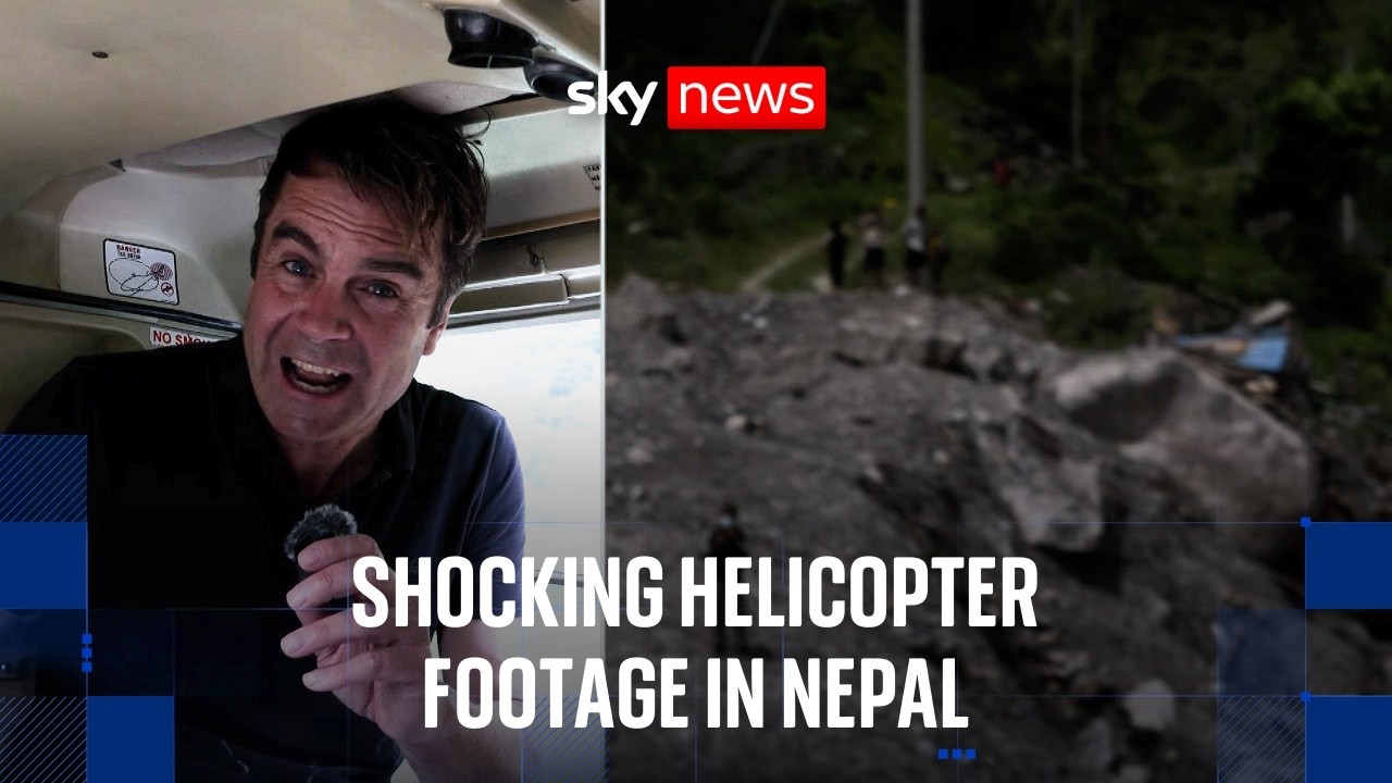Sky News облетает пострадавшие районы Непала на вертолете на фоне продолжающейся спасательной опе...