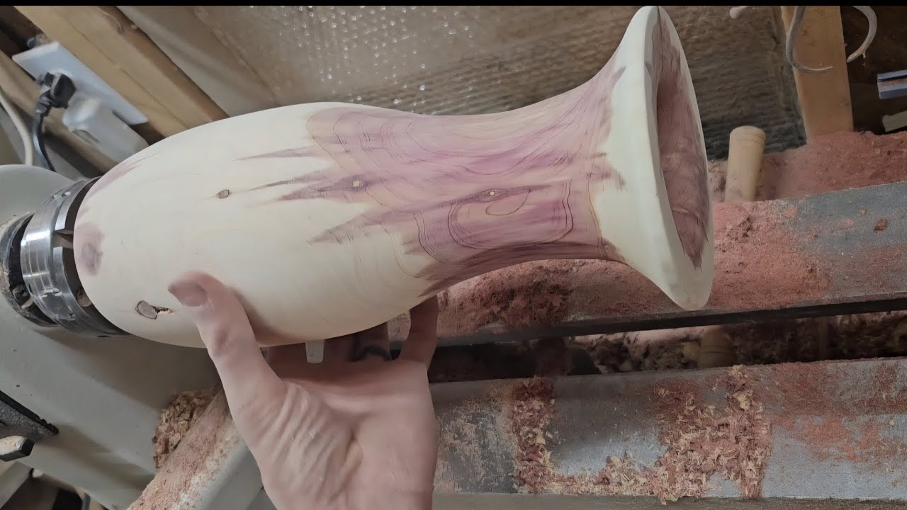 Woodturing a cedar vase | 20-minute woodturning project!  #woodworking #woodwork #wood 