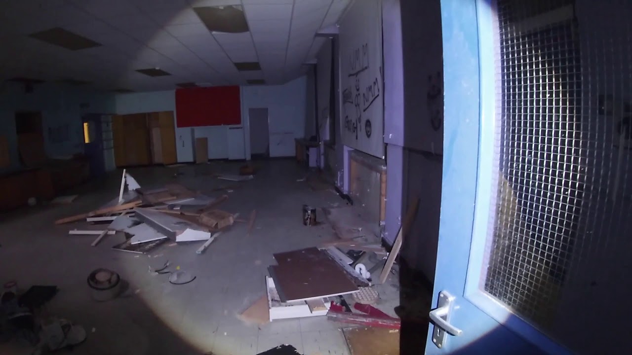 I explored the middle school I left 30 years ago! (Abandoned)