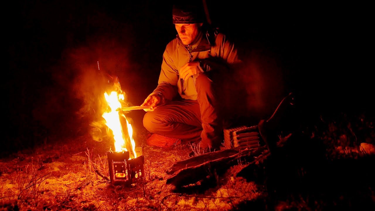Camping Overnight under the Starry Sky, and Relaxing to the Sound of Fire