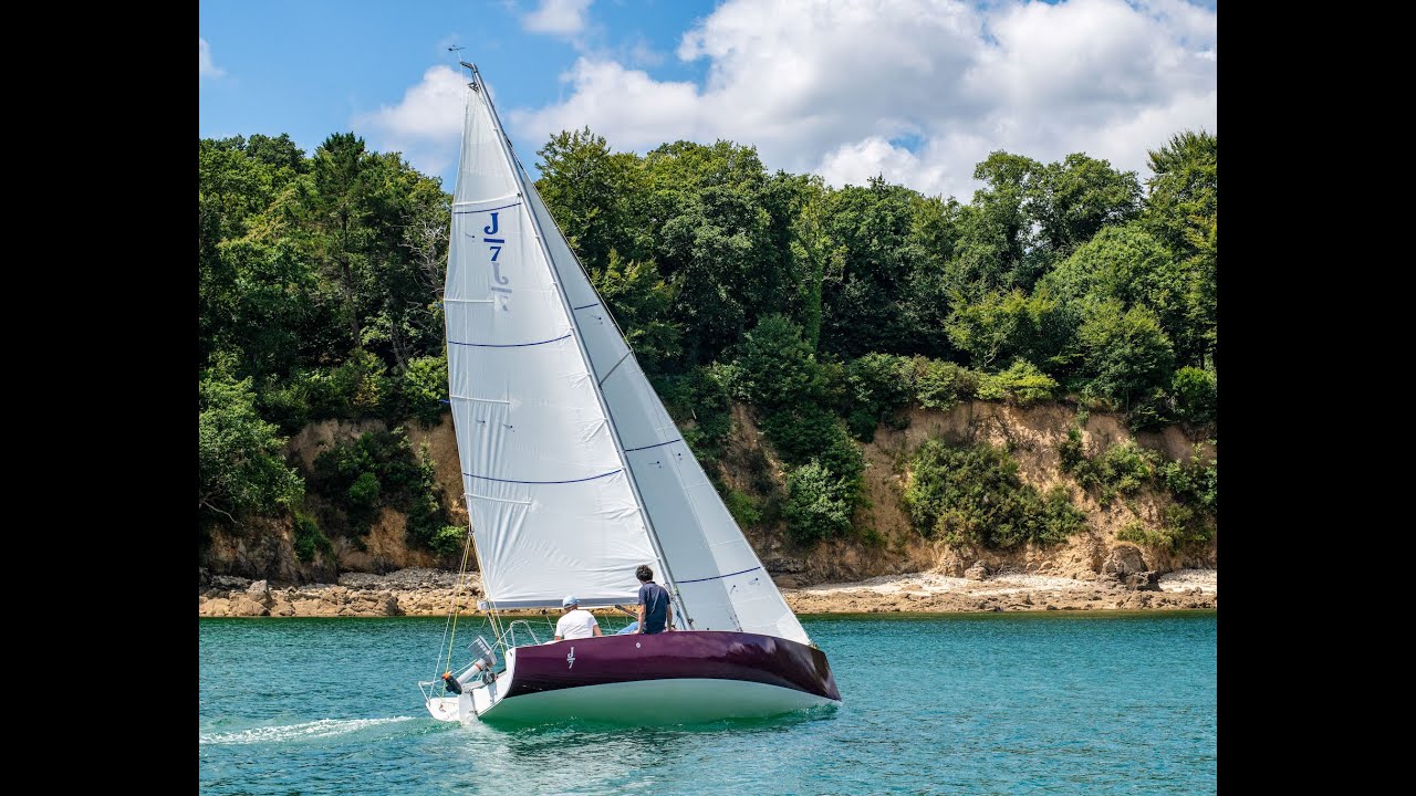 Discover the J/7, the easy-to-sail family dayboat