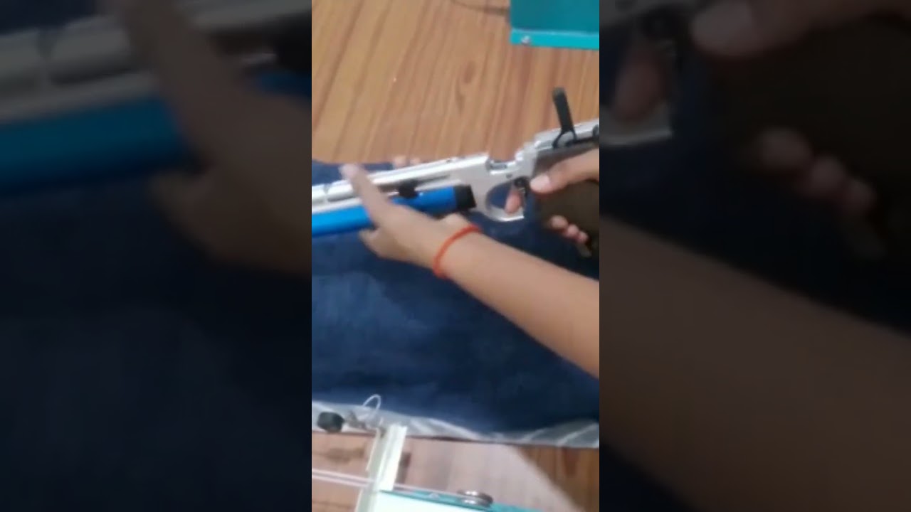 air pistol griping and loading 