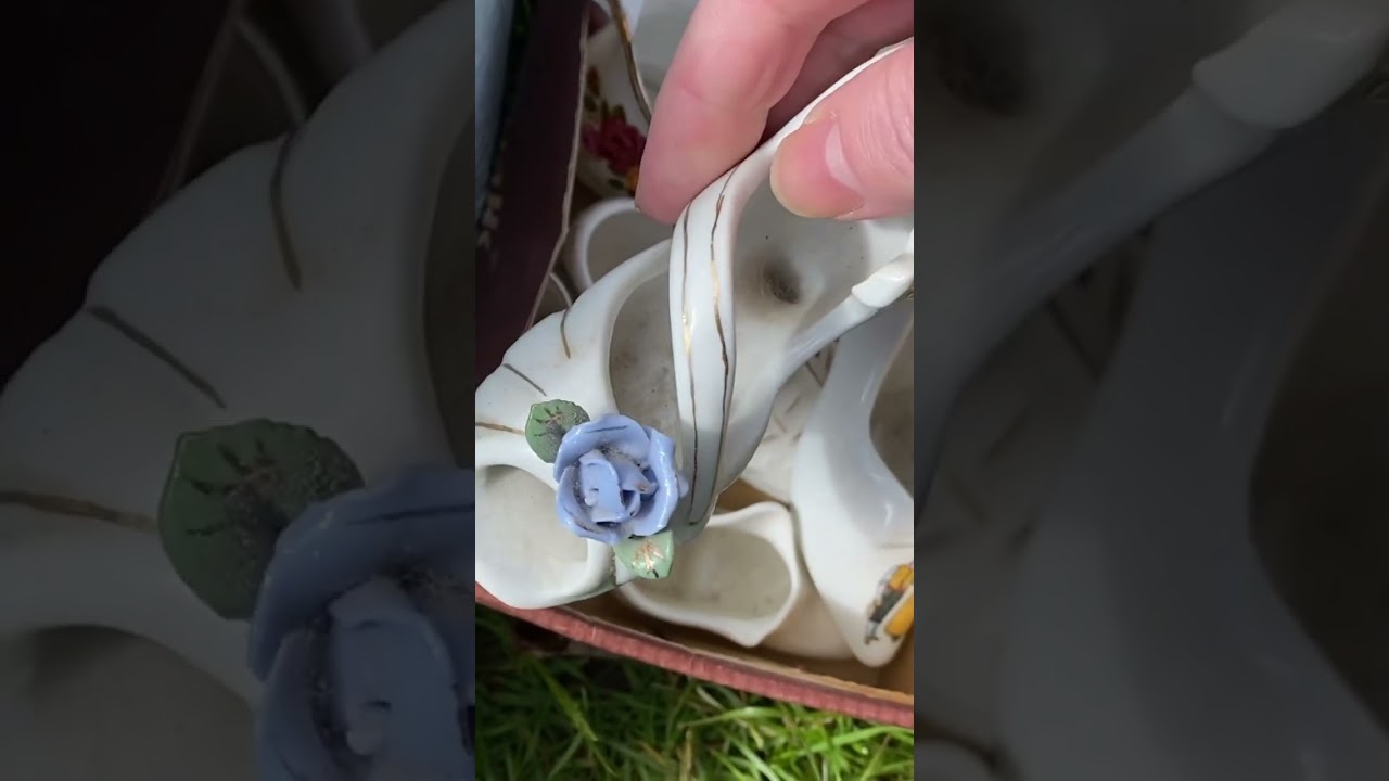 Нашла на барахолке интересную коллекцию.Car boot sale.