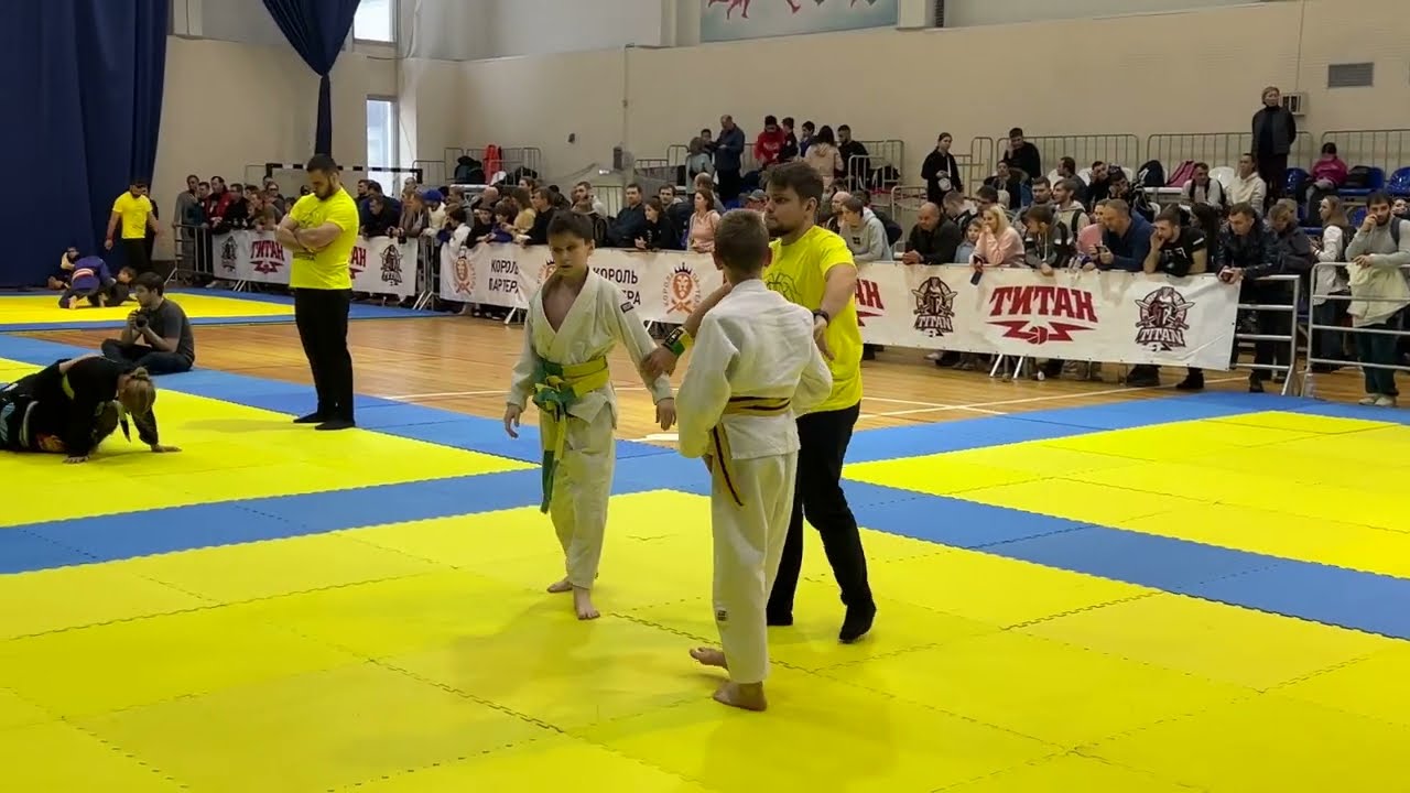 BJJ Финал в Gi/2010-2011/цветные/до 36 кг/Мутилин Арсений (R) vs Медведев Алексей/