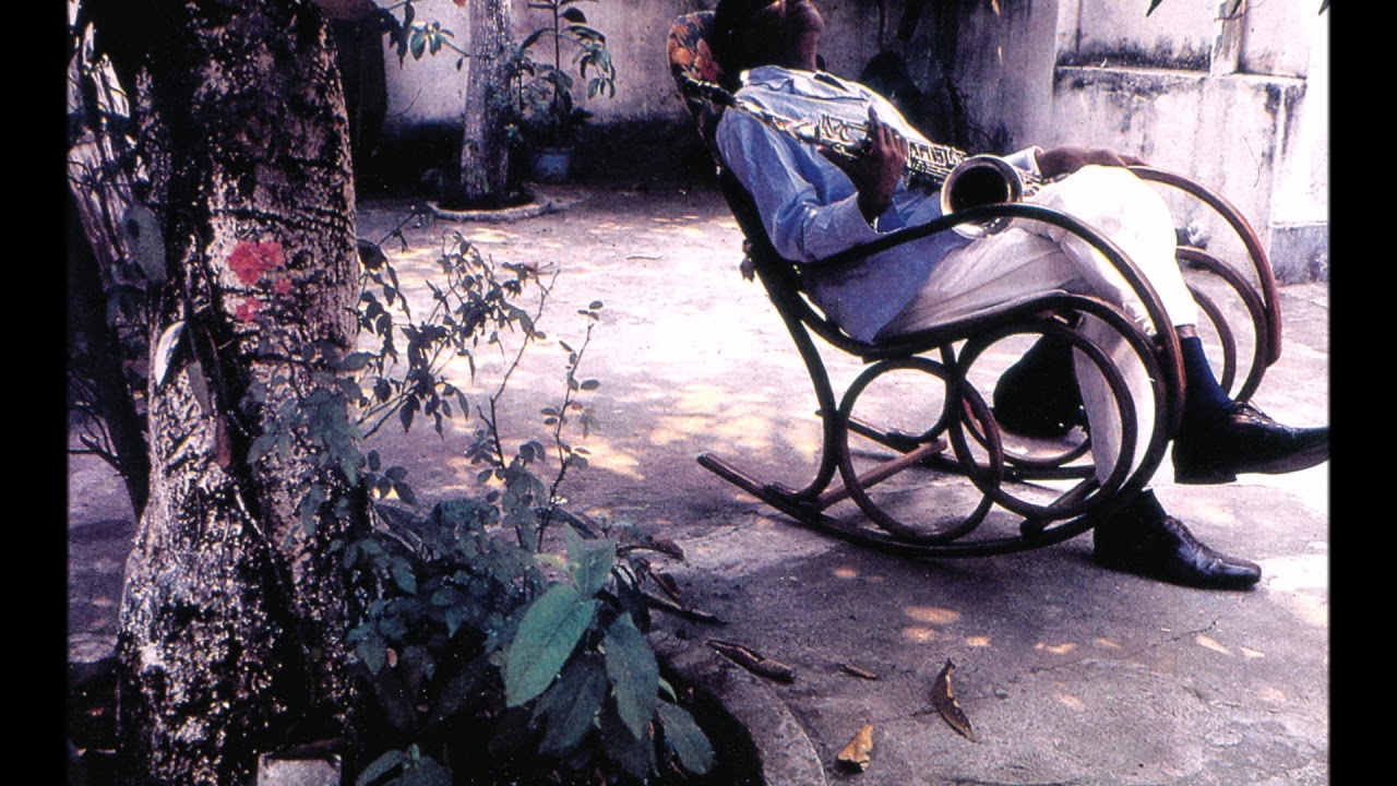 Déo – COCHICHANDO – Pixinguinha – João de Barro – Alberto Ribeiro – Continental  15.207-B – 09.1944