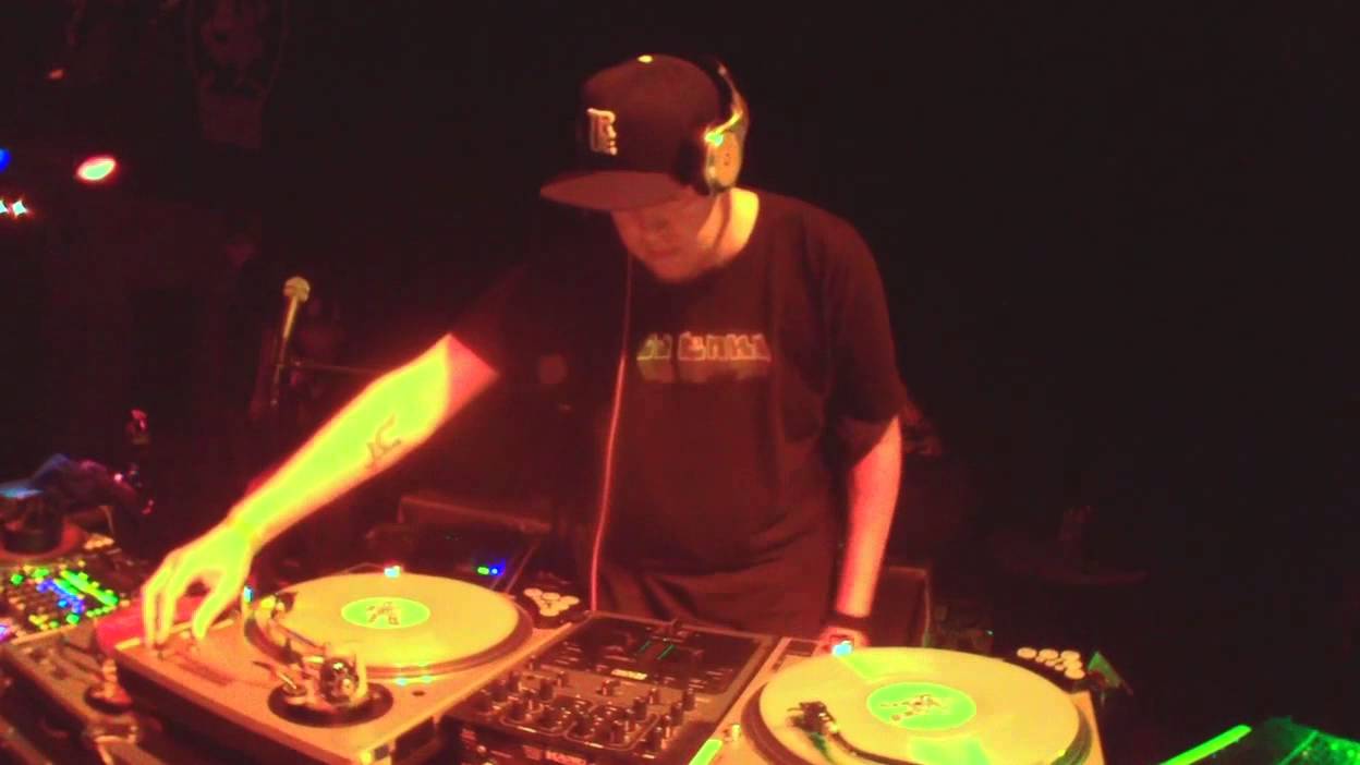 An extended look at DJ Saurus and Platurn at Pass the Peas