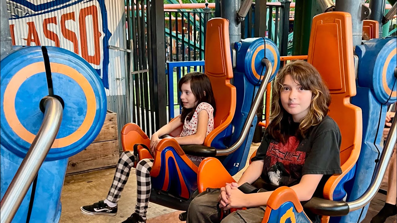Six Flags закрывает еще больше парков. На очереди — Frontier City?