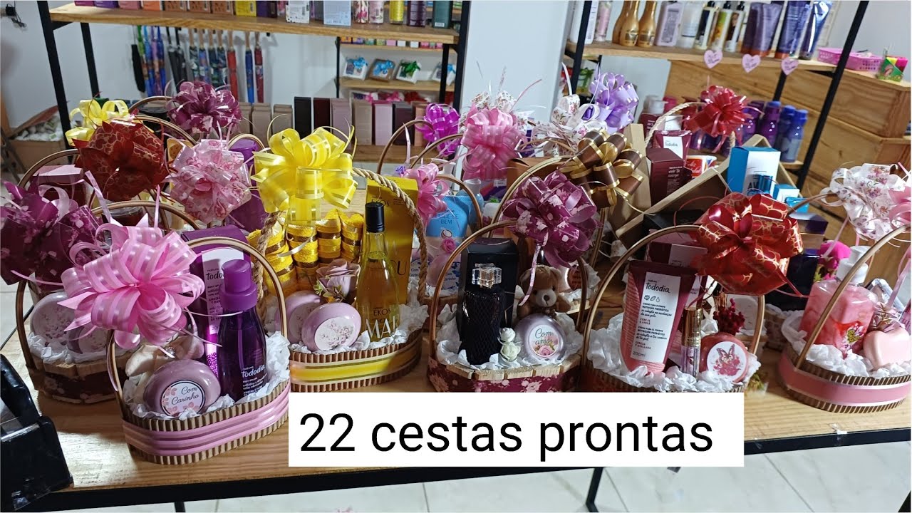 Kits Natal 2025 na cesta de madeira e papelão ondulado 