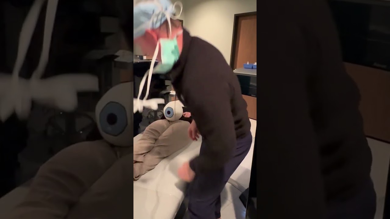 LASIK Experiences - Patient Opens Eyes Immediately After LASIK Eye Surgery with LasikPlus&reg;