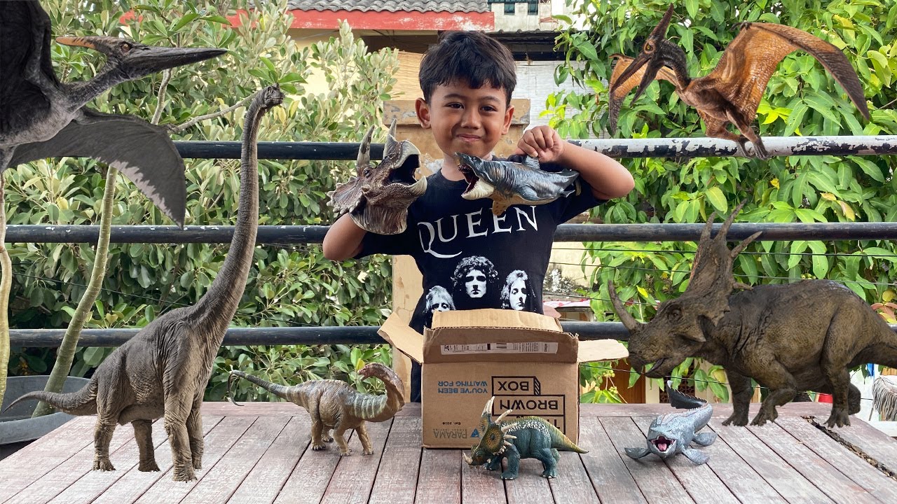 Review Mainan Dinosaurus Berbagai Ukuran 🦖🦈 - Megalodon, Brachiosaurus, Mosasaurus, Styracosaurus
